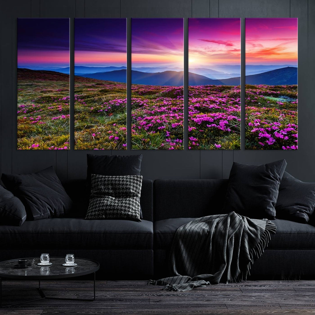 Impresión en lienzo de paisaje de arte de pared grande - Flores moradas y montañas detrás al atardecer