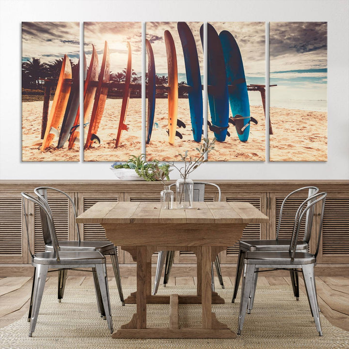 Tablas de surf coloridas y lienzo al atardecer Impresión de arte de pared Lienzo extra grande Arte deportivo inspirador Arte de lienzo de playa Arte de pared de múltiples paneles