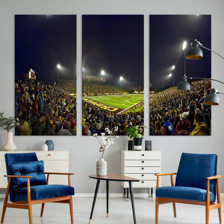 Central Michigan University Chippewas Football Team Print - Mount Pleasant Kelly/Shorts Stadium Wall Art Canvas Print