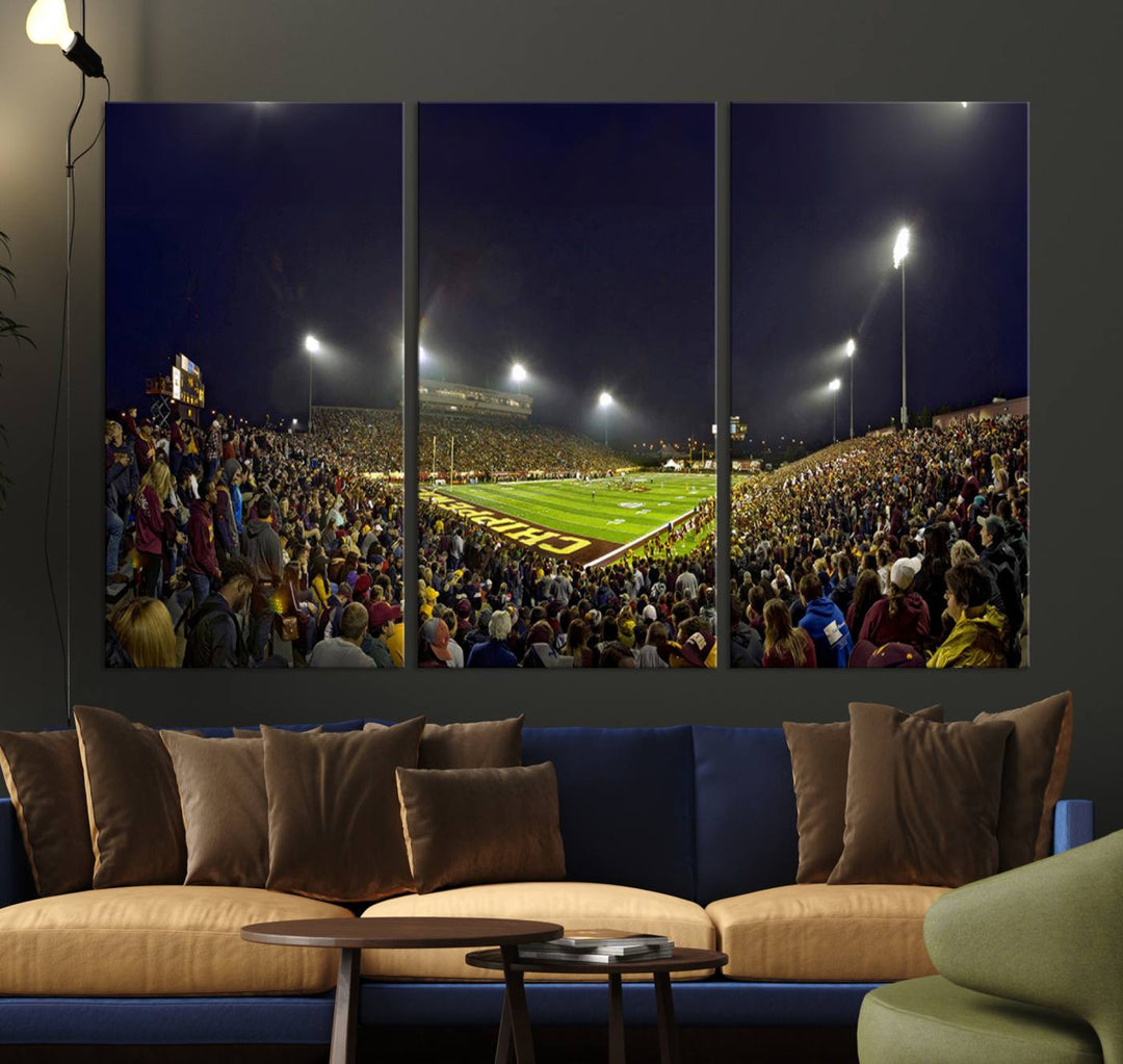 Central Michigan University Chippewas Football Team Print - Mount Pleasant Kelly/Shorts Stadium Wall Art Canvas Print