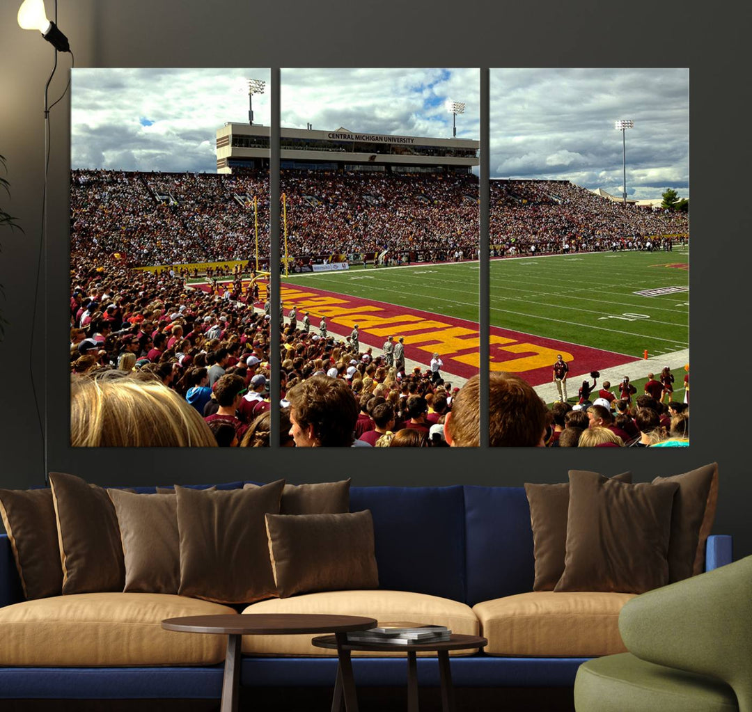 Central Michigan University Chippewas Football Team Print - Mount Pleasant Kelly/Shorts Stadium Wall Art Canvas Print