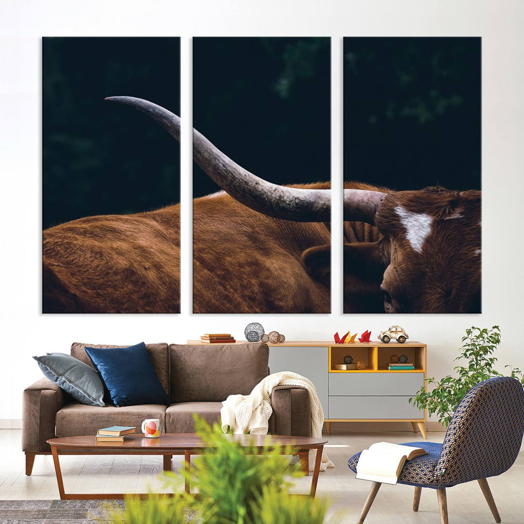 The kitchen dining area features a Texas Longhorn Bull wall art.