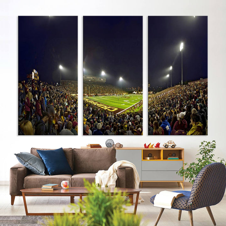 Central Michigan University Chippewas Football Team Print - Mount Pleasant Kelly/Shorts Stadium Wall Art Canvas Print