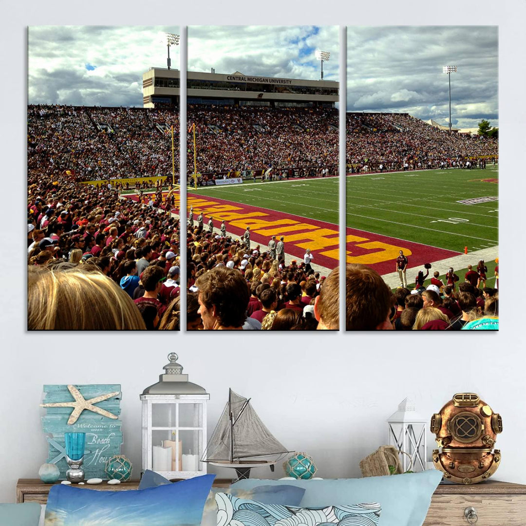 Central Michigan University Chippewas Football Team Print - Mount Pleasant Kelly/Shorts Stadium Wall Art Canvas Print