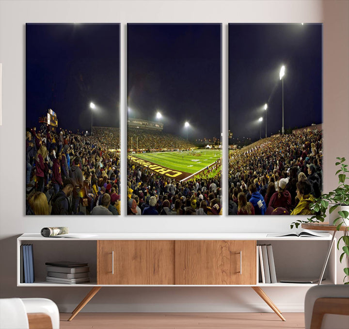 Central Michigan University Chippewas Football Team Print - Mount Pleasant Kelly/Shorts Stadium Wall Art Canvas Print