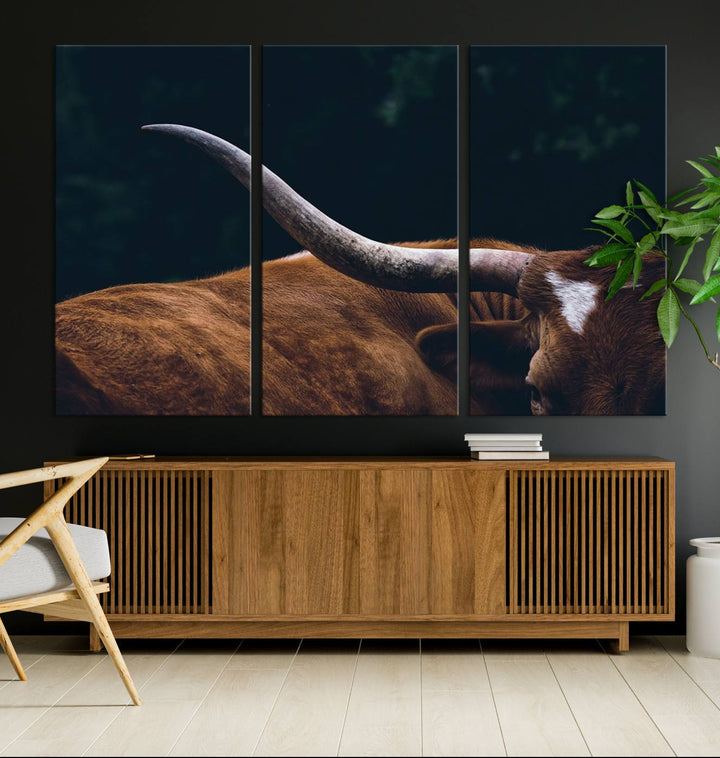 The kitchen dining area features a Texas Longhorn Bull wall art.