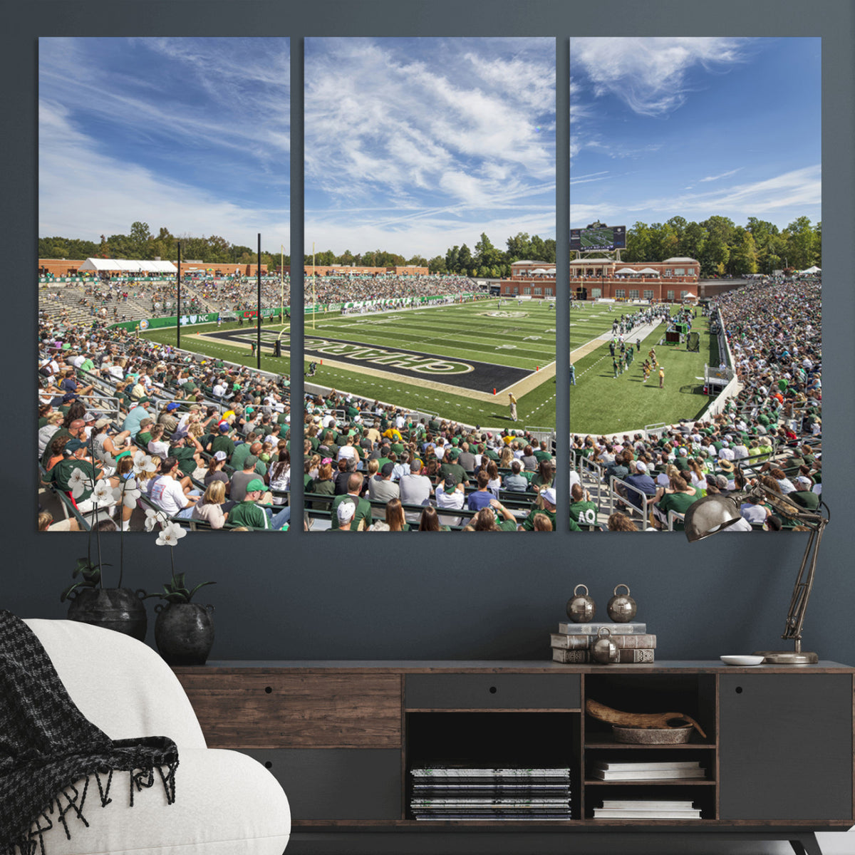 67799-MGV-CV-36X24 - University of Charlotte 49ers Football Team Print - Charlotte Jerry Richardson Stadium Canvas Print