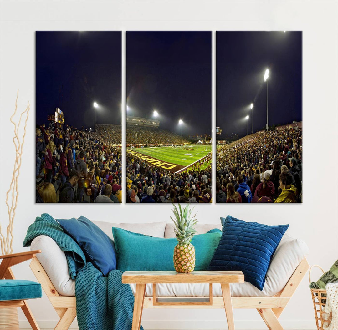 Central Michigan University Chippewas Football Team Print - Mount Pleasant Kelly/Shorts Stadium Wall Art Canvas Print