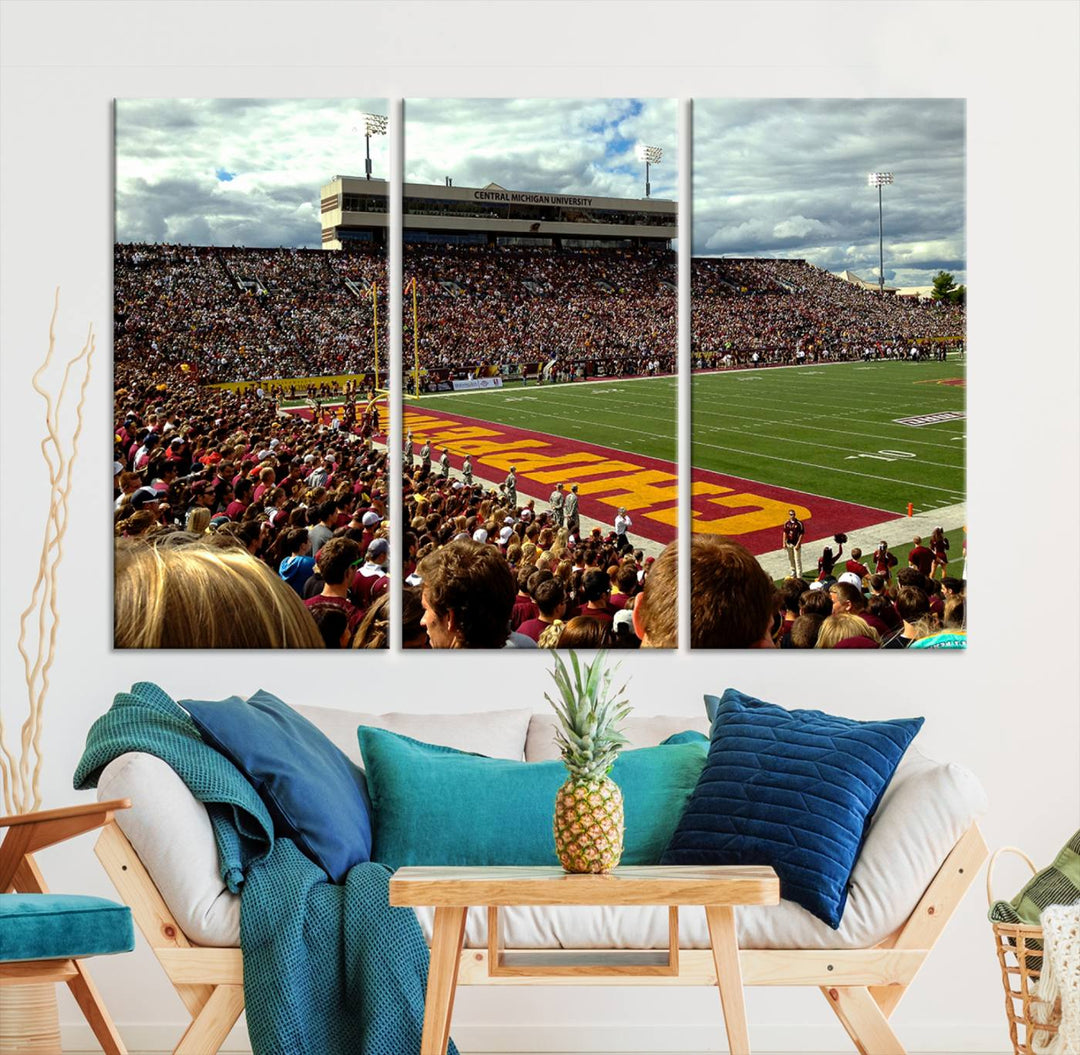 Central Michigan University Chippewas Football Team Print - Mount Pleasant Kelly/Shorts Stadium Wall Art Canvas Print