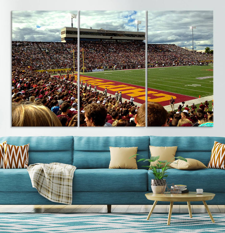 Central Michigan University Chippewas Football Team Print - Mount Pleasant Kelly/Shorts Stadium Wall Art Canvas Print