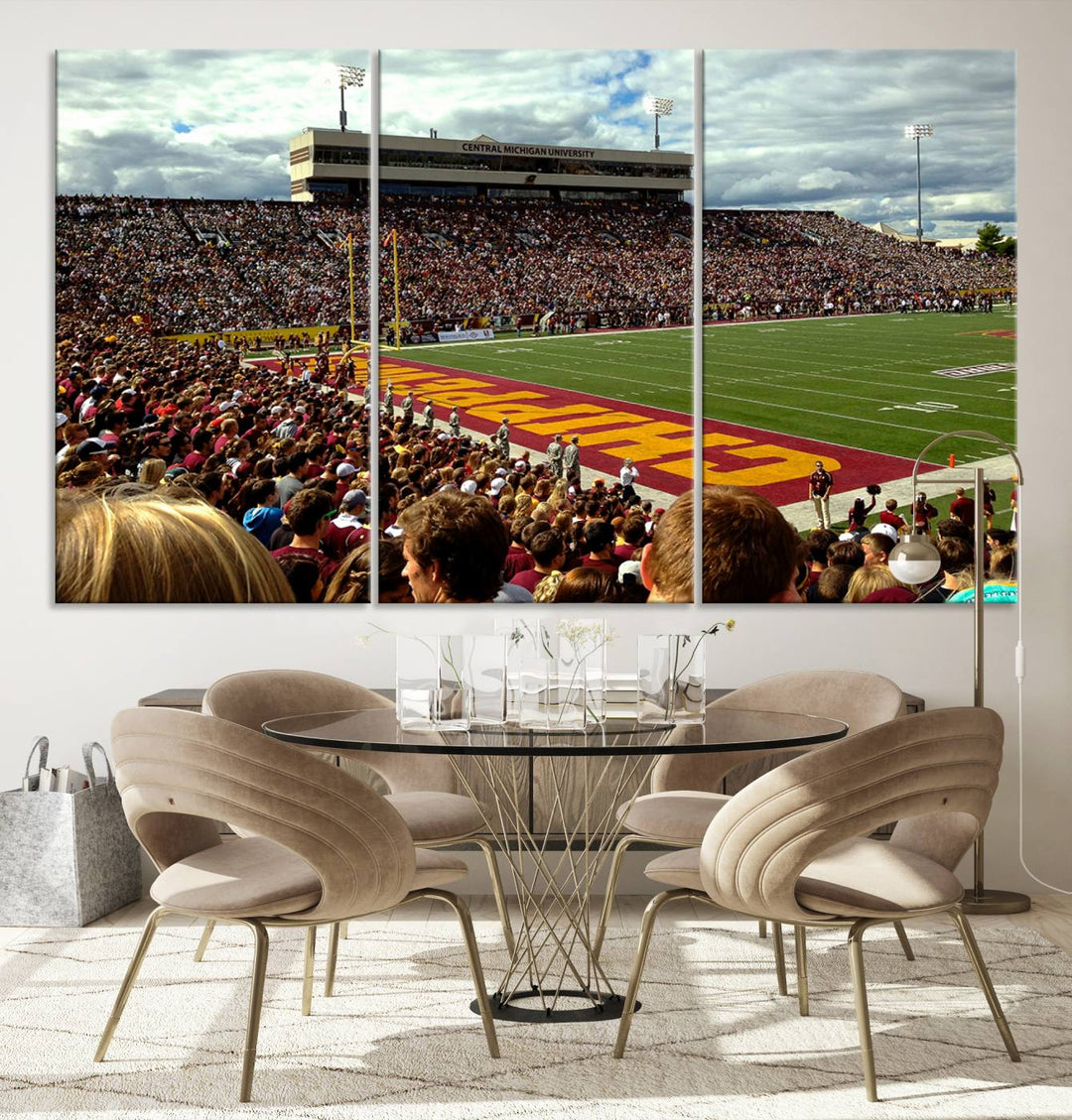 Central Michigan University Chippewas Football Team Print - Mount Pleasant Kelly/Shorts Stadium Wall Art Canvas Print