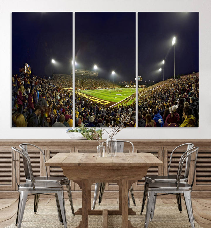 Central Michigan University Chippewas Football Team Print - Mount Pleasant Kelly/Shorts Stadium Wall Art Canvas Print