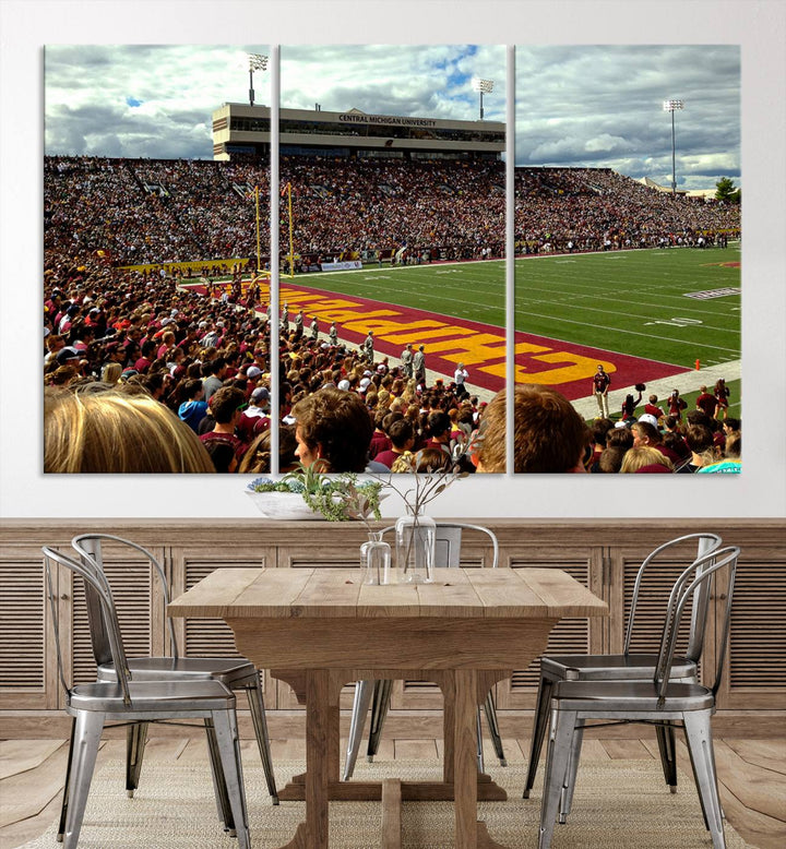 Central Michigan University Chippewas Football Team Print - Mount Pleasant Kelly/Shorts Stadium Wall Art Canvas Print