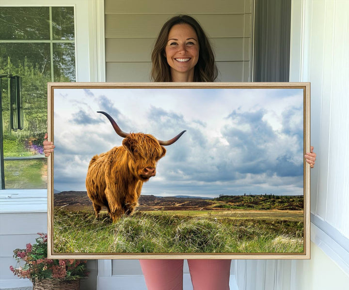 Highland Cattle Canvas Print: A minimalistic touch for any setting.