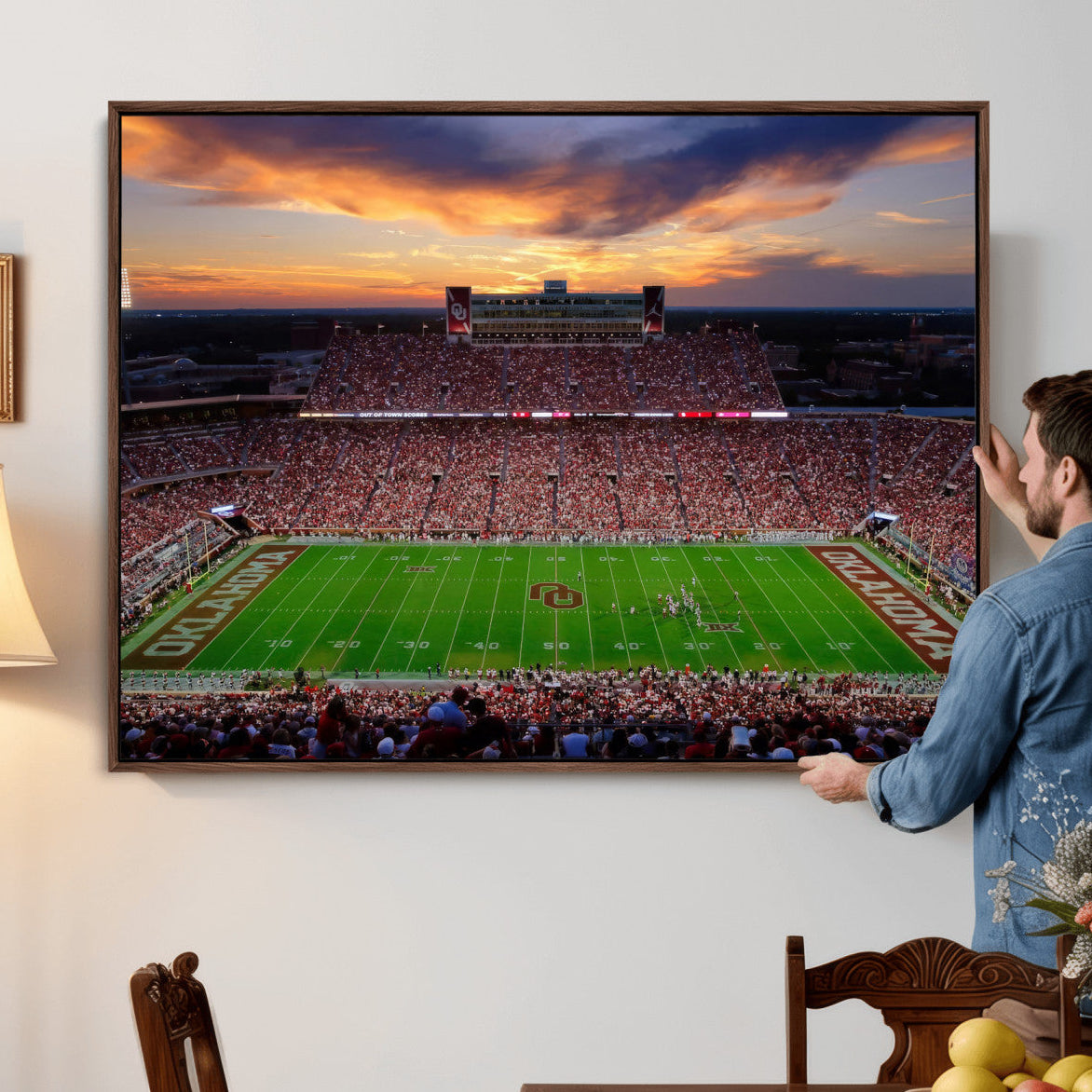 51457497-MGV-CV-36X24 - Oklahoma Sooners Stadium Wall Art Canvas Print, College Football Sunset Game Scene, OU Football Field Panorama Wall Decor