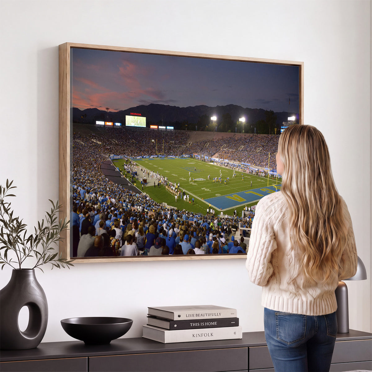 90359-MGV-CV-36X24 - UCLA Bruins Football Team Print - Pasadena Rose Bowl Stadium Wall Art Canvas Print