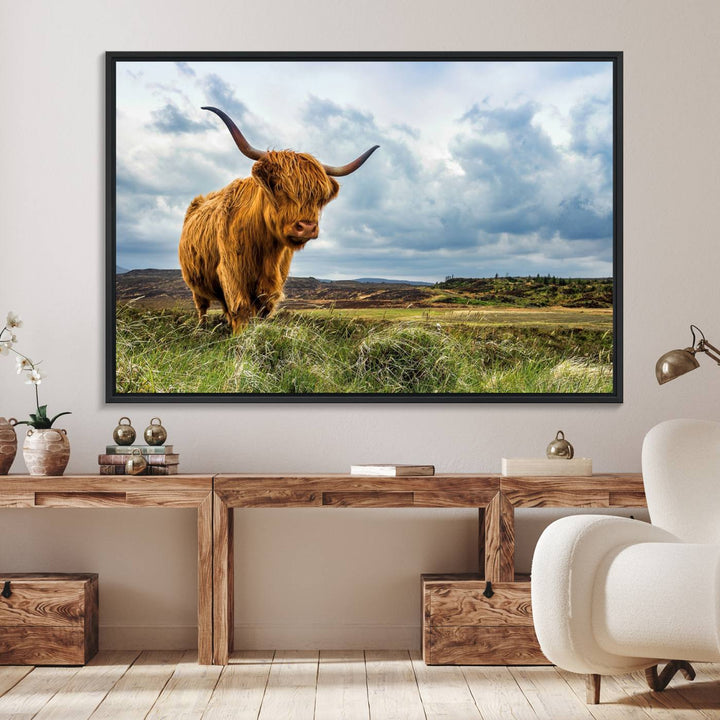 Highland Cattle Canvas Print: A minimalistic touch for any setting.