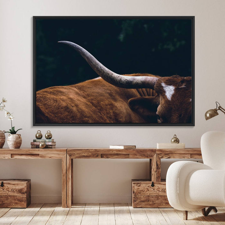 The kitchen dining area features a Texas Longhorn Bull wall art.