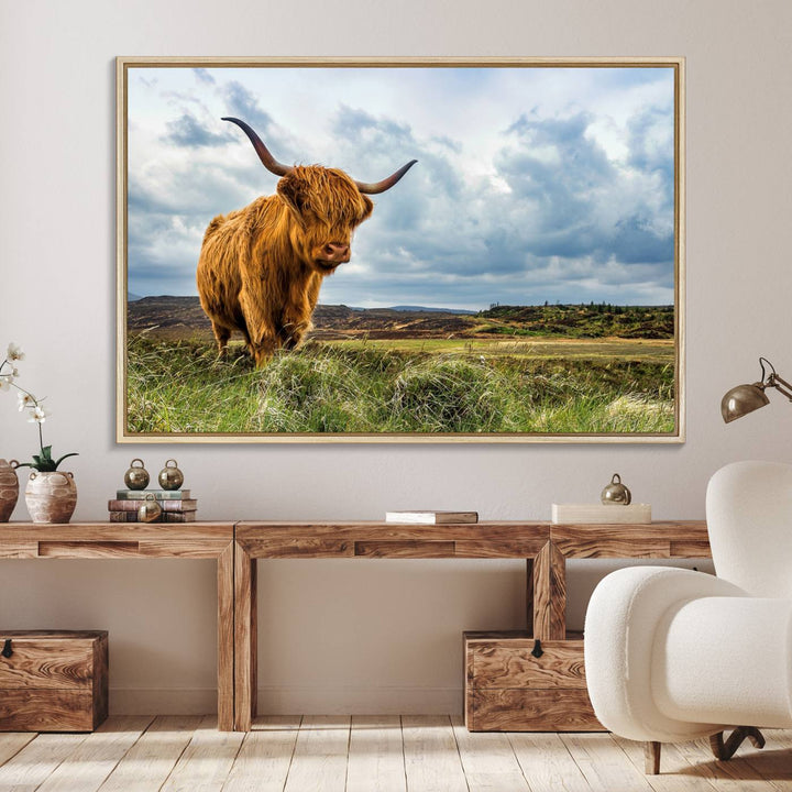 Highland Cattle Canvas Print: A minimalistic touch for any setting.