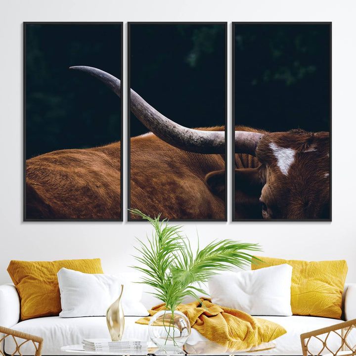 The kitchen dining area features a Texas Longhorn Bull wall art.