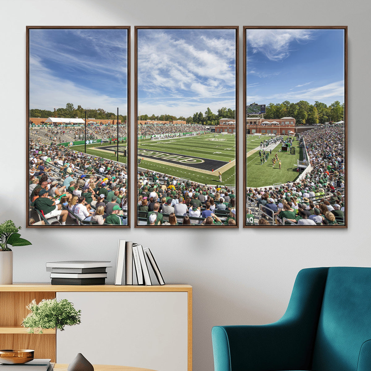 67799-MGV-CV-36X24 - University of Charlotte 49ers Football Team Print - Charlotte Jerry Richardson Stadium Canvas Print