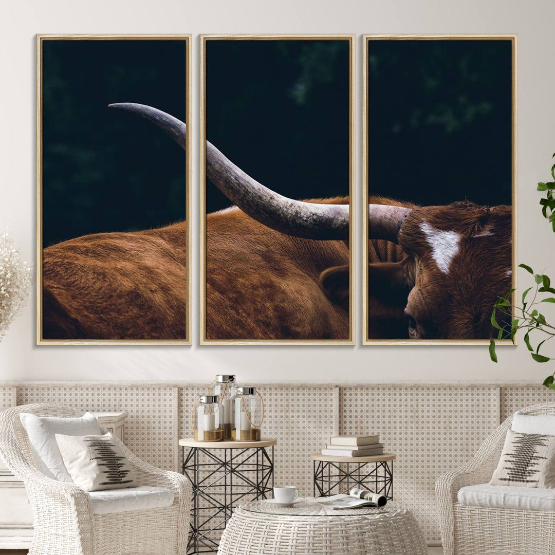 The kitchen dining area features a Texas Longhorn Bull wall art.