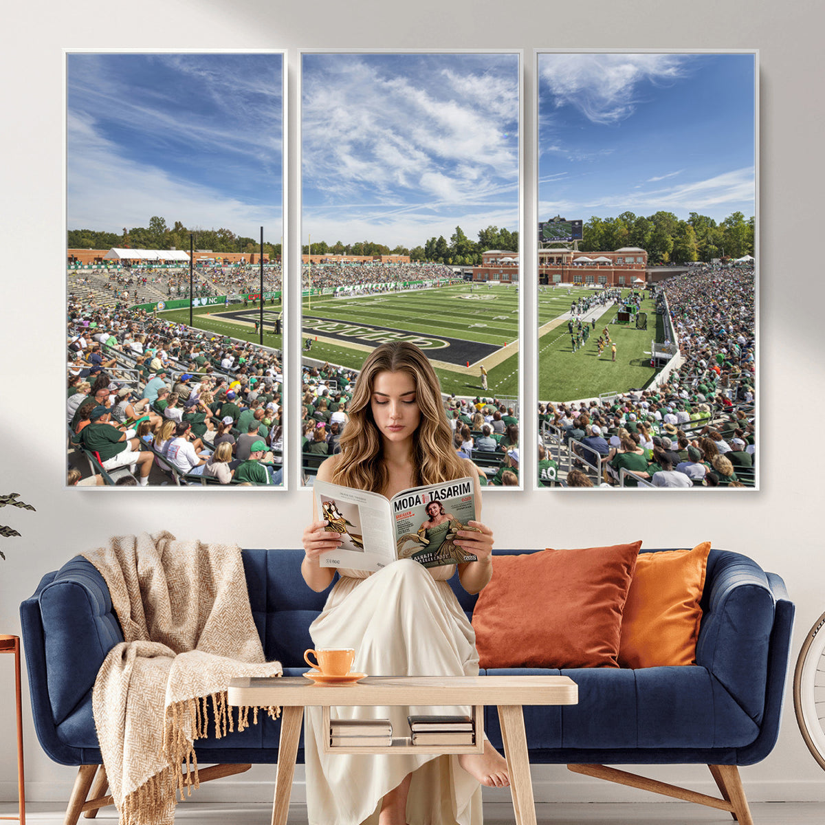 67799-MGV-CV-36X24 - University of Charlotte 49ers Football Team Print - Charlotte Jerry Richardson Stadium Canvas Print