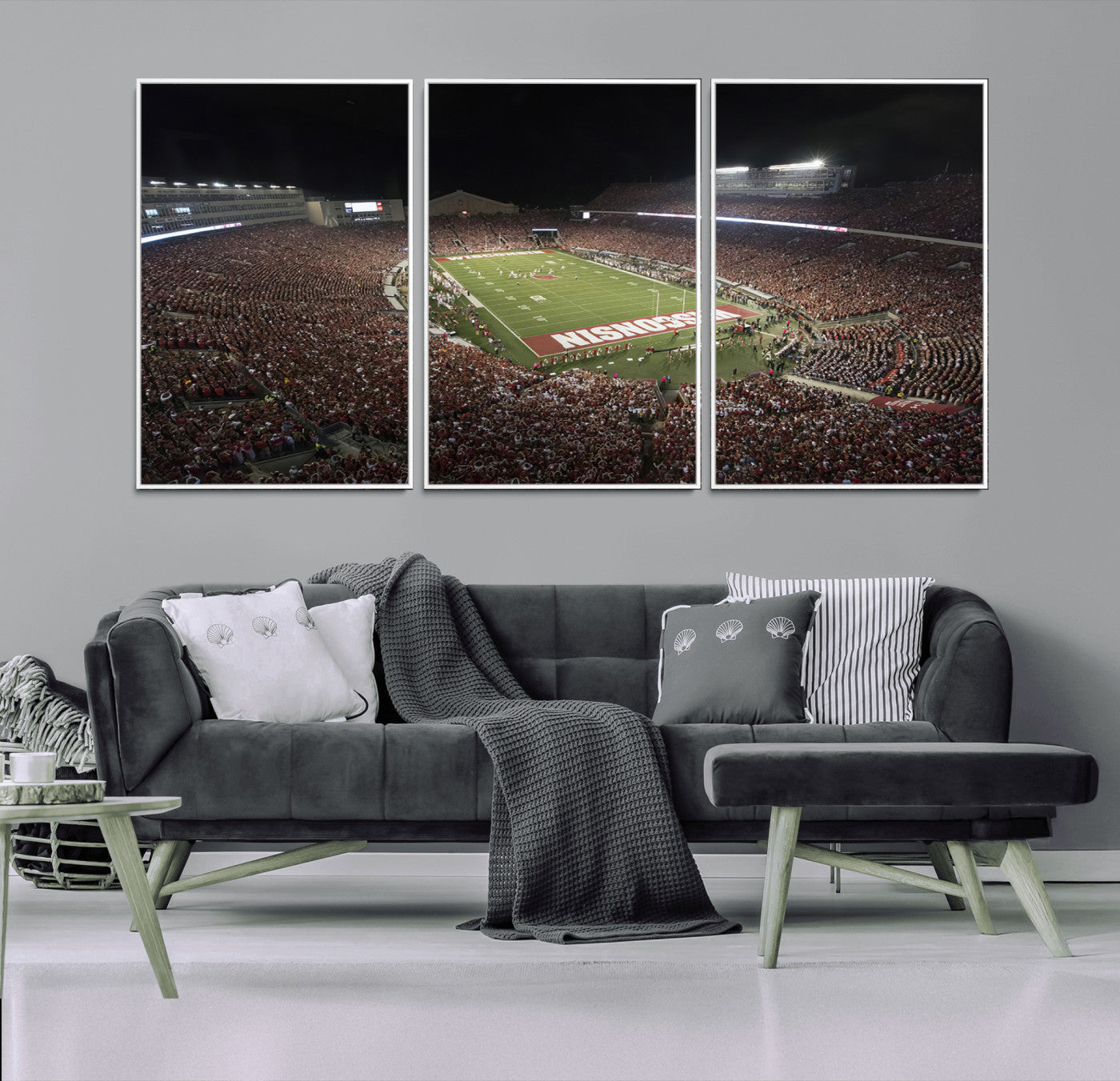 42403-MGV-CV-36X24-Wisconsin Badgers Football Team Print - Madison Camp Randall Stadium Wall Art Canvas Print