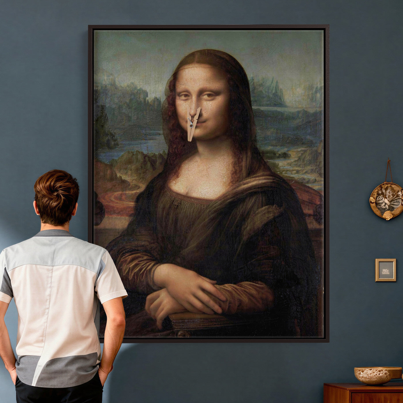 59125950-MGV-CV-24X36 - Funny Bathroom Canvas Wall Art Print, Mona Lisa Clothespin Nose Humor Decor, Classic Art Parody, Toilet Room Wall Art, Quirky Housewarming Gift, Eclectic Home Decor