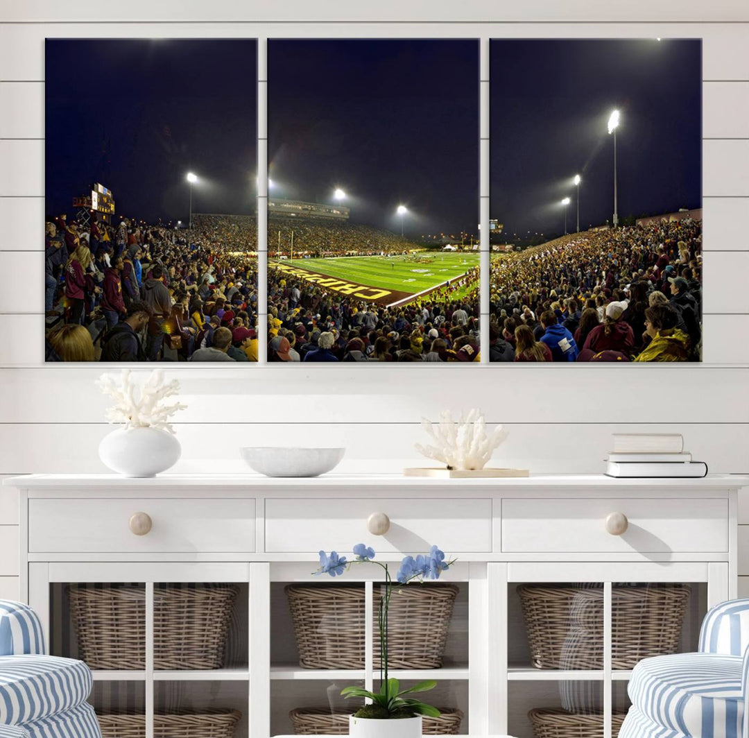 Central Michigan University Chippewas Football Team Print - Mount Pleasant Kelly/Shorts Stadium Wall Art Canvas Print