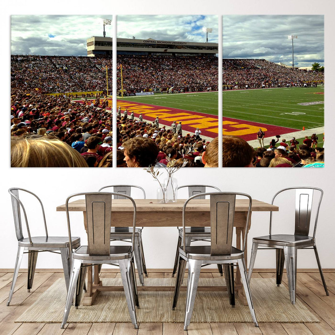 Central Michigan University Chippewas Football Team Print - Mount Pleasant Kelly/Shorts Stadium Wall Art Canvas Print