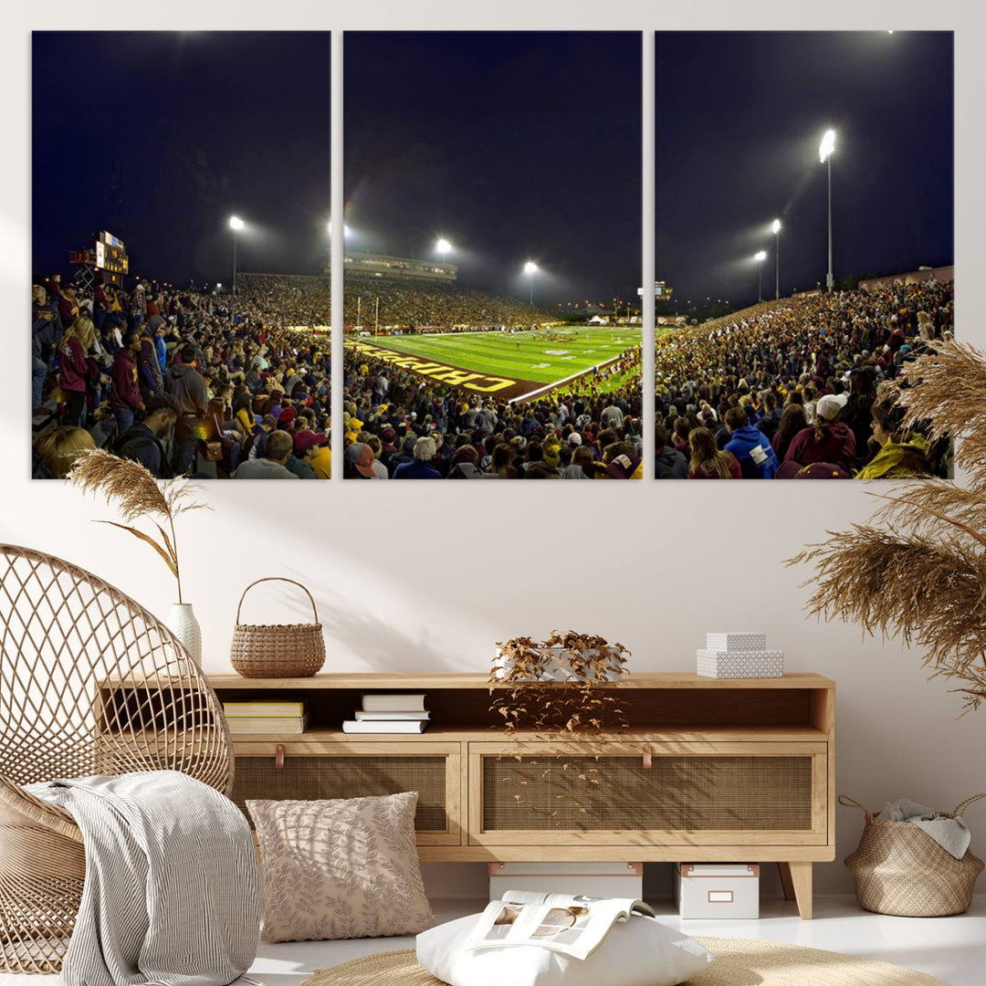 Central Michigan University Chippewas Football Team Print - Mount Pleasant Kelly/Shorts Stadium Wall Art Canvas Print