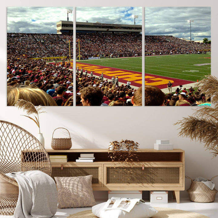 Central Michigan University Chippewas Football Team Print - Mount Pleasant Kelly/Shorts Stadium Wall Art Canvas Print