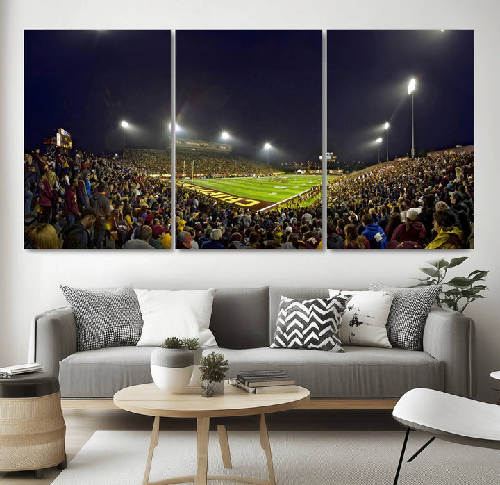 Central Michigan University Chippewas Football Team Print - Mount Pleasant Kelly/Shorts Stadium Wall Art Canvas Print