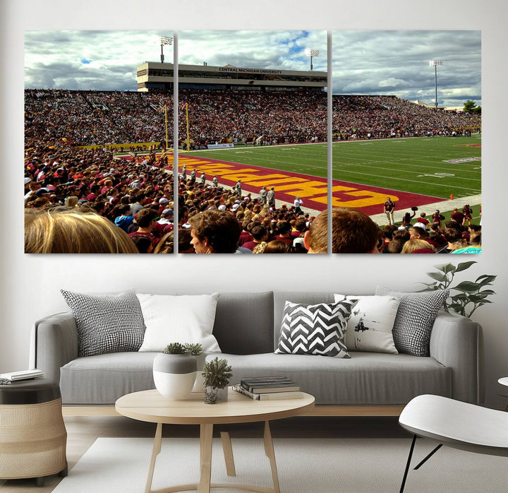 Central Michigan University Chippewas Football Team Print - Mount Pleasant Kelly/Shorts Stadium Wall Art Canvas Print