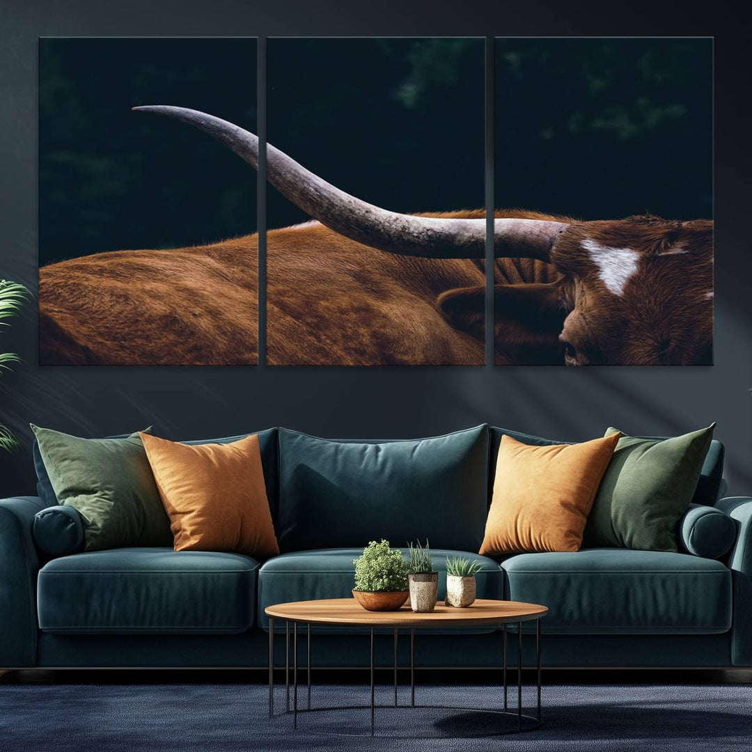 The kitchen dining area features a Texas Longhorn Bull wall art.