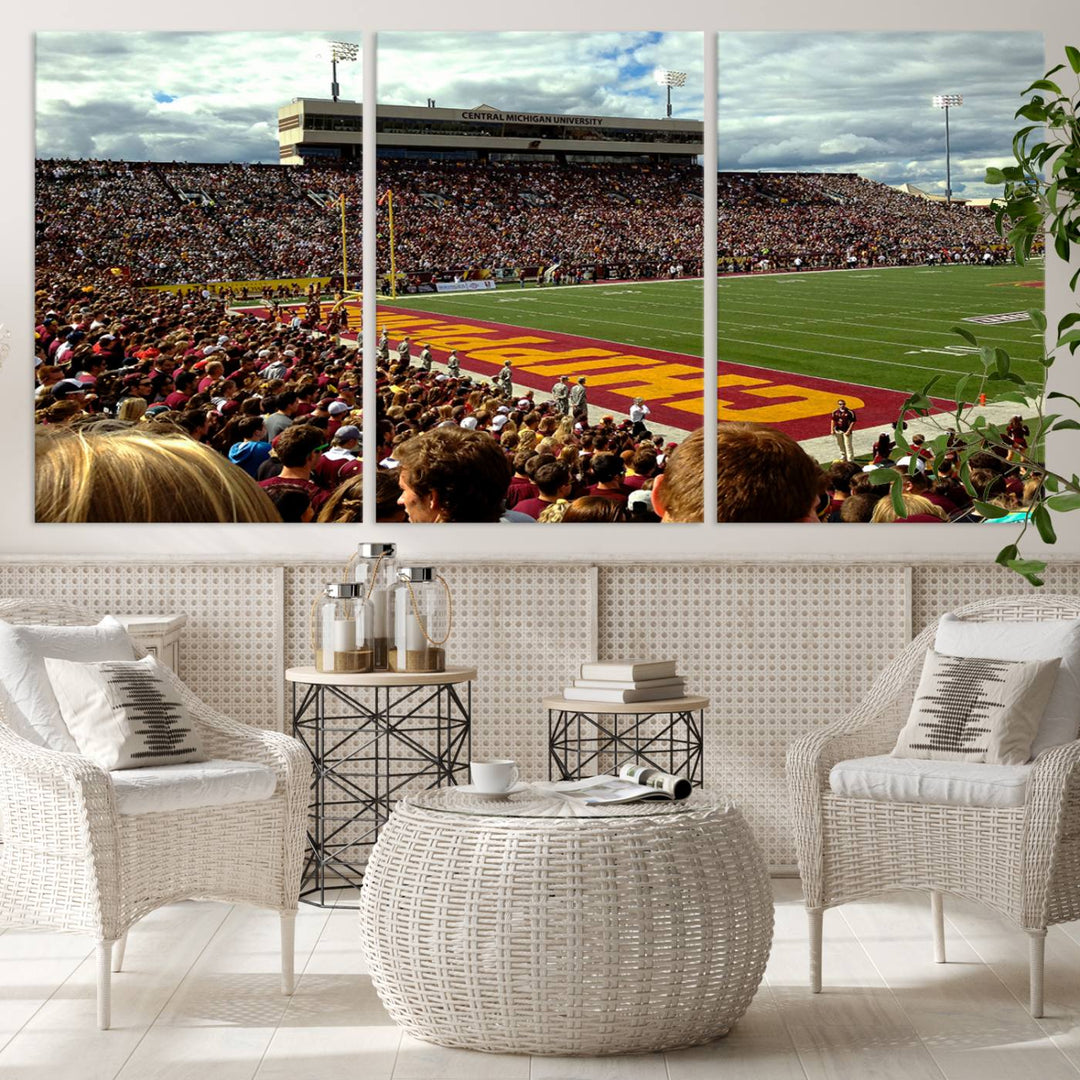 Central Michigan University Chippewas Football Team Print - Mount Pleasant Kelly/Shorts Stadium Wall Art Canvas Print