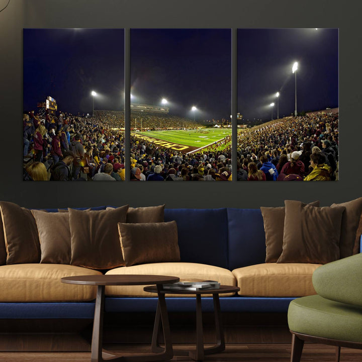 Central Michigan University Chippewas Football Team Print - Mount Pleasant Kelly/Shorts Stadium Wall Art Canvas Print