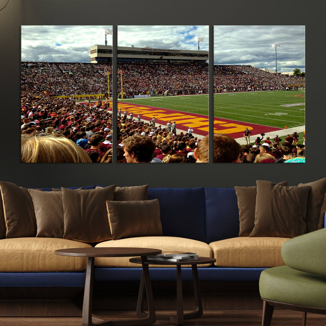 Central Michigan University Chippewas Football Team Print - Mount Pleasant Kelly/Shorts Stadium Wall Art Canvas Print