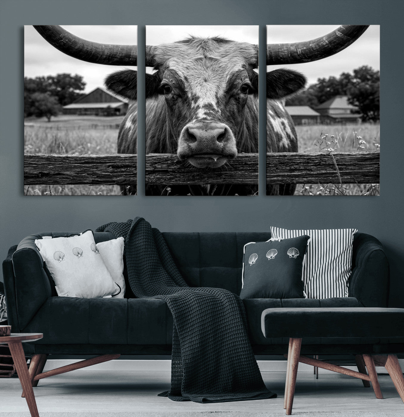 59378683B-MGV-CV-36X24 - Black White Texas Longhorn Bull Canvas Wall Art, Western Ranch Cattle Photography Print, Rustic Farmhouse Cowboy Decor Artwork