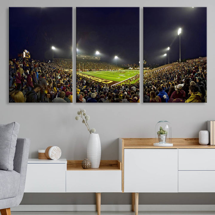 Central Michigan University Chippewas Football Team Print - Mount Pleasant Kelly/Shorts Stadium Wall Art Canvas Print