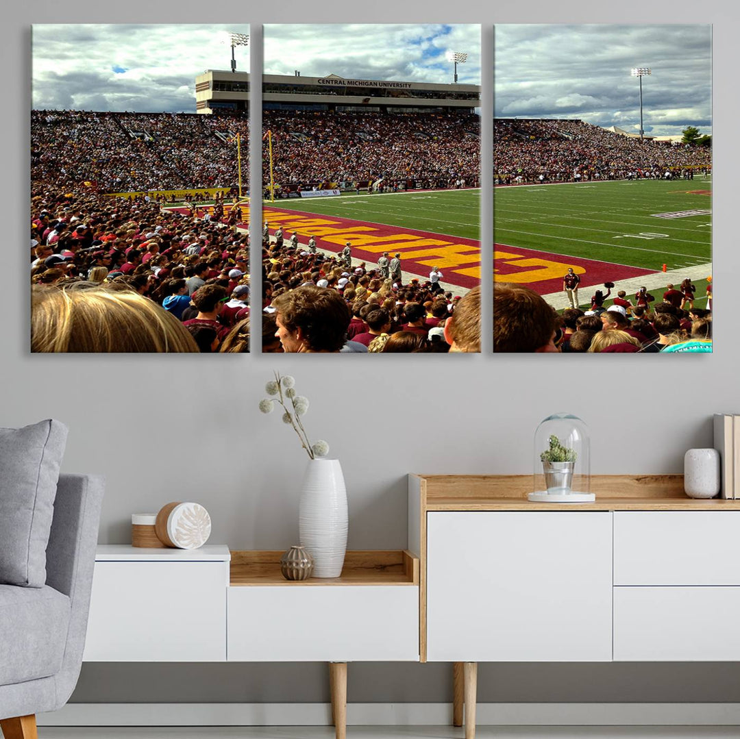 Central Michigan University Chippewas Football Team Print - Mount Pleasant Kelly/Shorts Stadium Wall Art Canvas Print