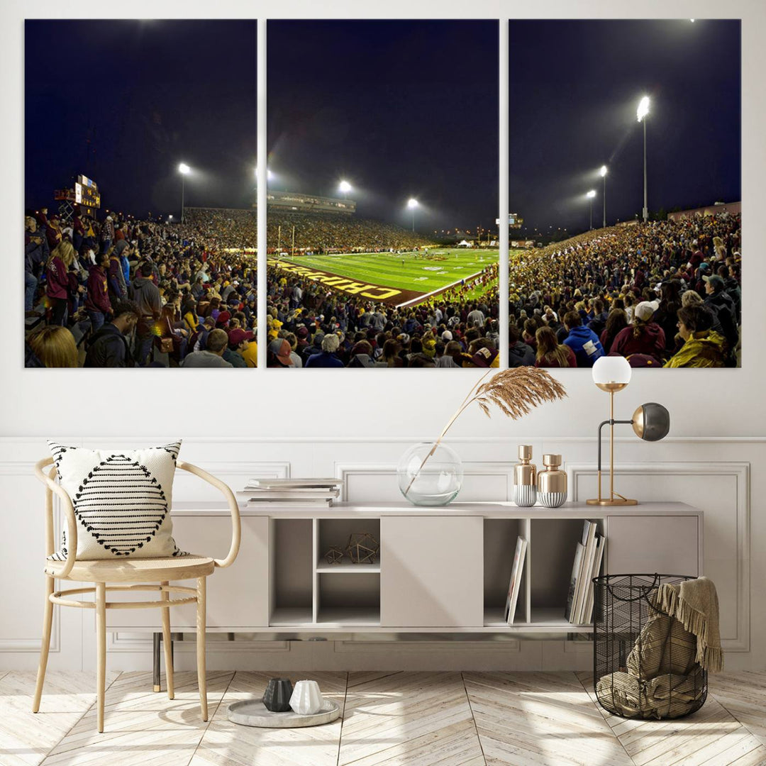 Central Michigan University Chippewas Football Team Print - Mount Pleasant Kelly/Shorts Stadium Wall Art Canvas Print