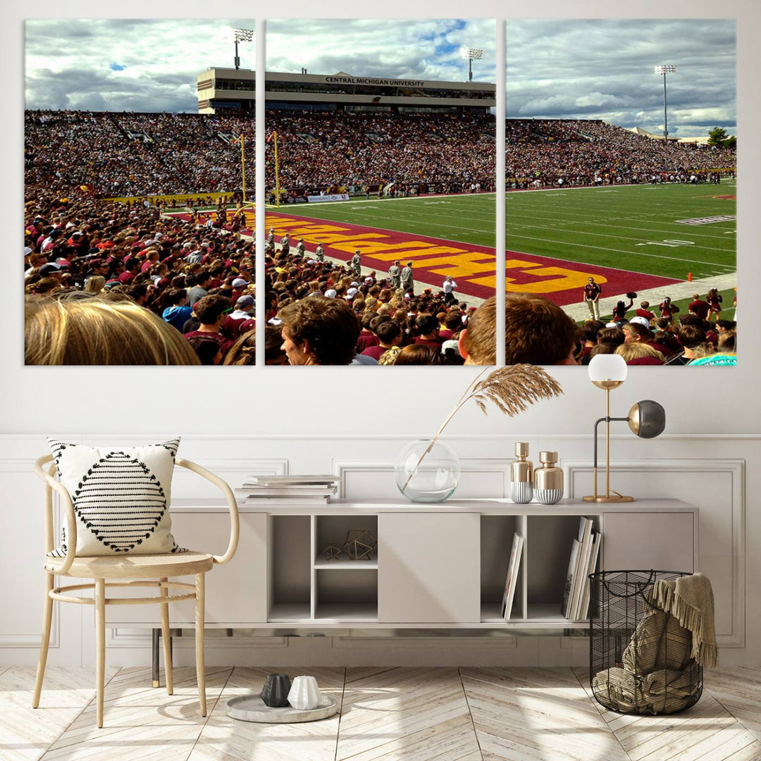 Central Michigan University Chippewas Football Team Print - Mount Pleasant Kelly/Shorts Stadium Wall Art Canvas Print