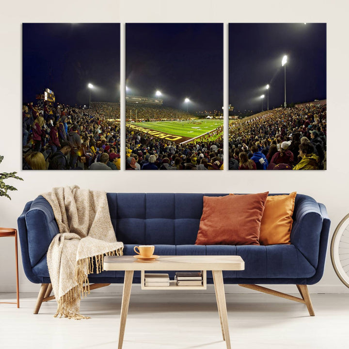 Central Michigan University Chippewas Football Team Print - Mount Pleasant Kelly/Shorts Stadium Wall Art Canvas Print