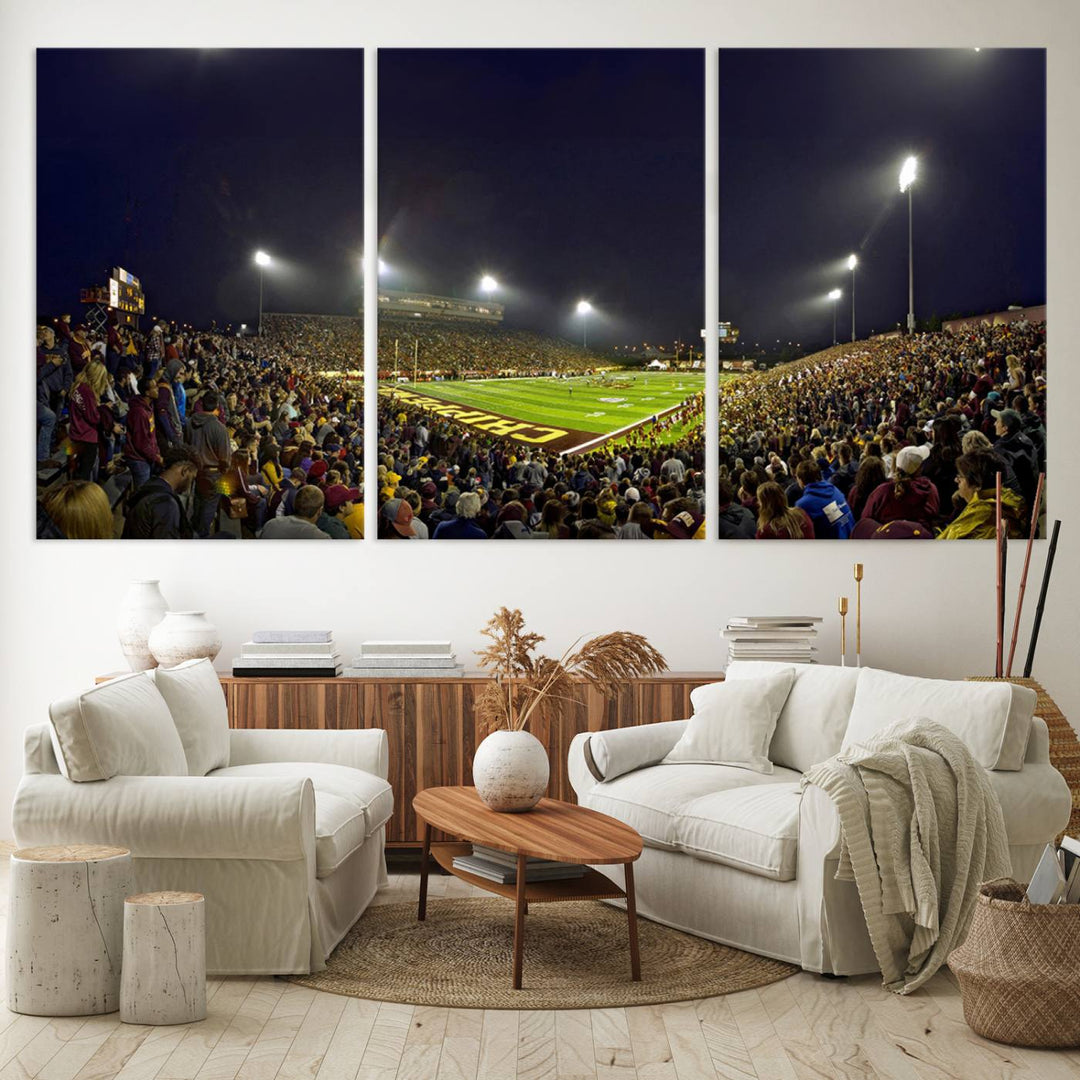 Central Michigan University Chippewas Football Team Print - Mount Pleasant Kelly/Shorts Stadium Wall Art Canvas Print