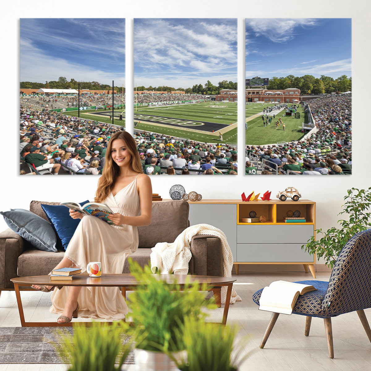 67799-MGV-CV-36X24 - University of Charlotte 49ers Football Team Print - Charlotte Jerry Richardson Stadium Canvas Print