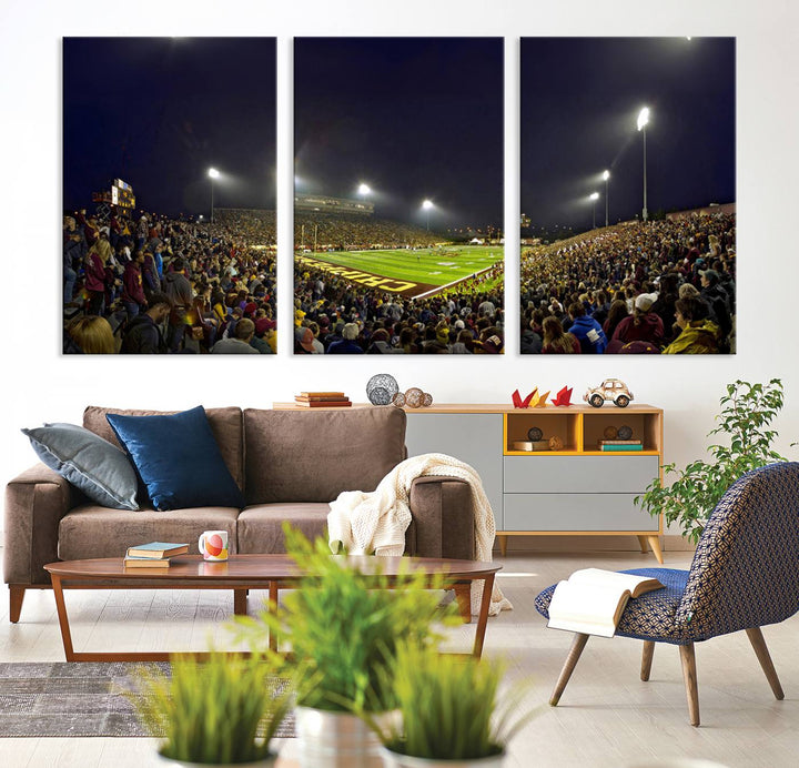 Central Michigan University Chippewas Football Team Print - Mount Pleasant Kelly/Shorts Stadium Wall Art Canvas Print