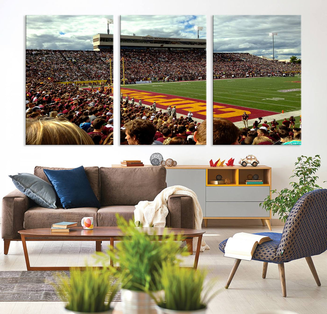 Central Michigan University Chippewas Football Team Print - Mount Pleasant Kelly/Shorts Stadium Wall Art Canvas Print