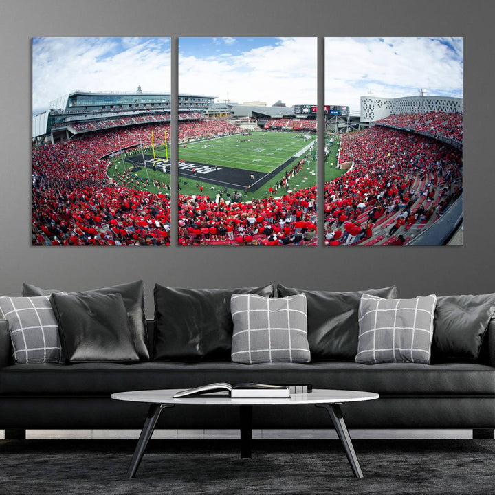 54070-MGV-CV-36X24-Cincinnati Bearcats Football Team Print - Nippert Stadium Wall Art Canvas Print